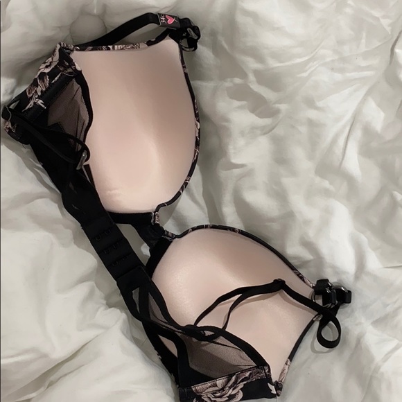 Brand new Victoria secret bra - Picture 2 of 3
